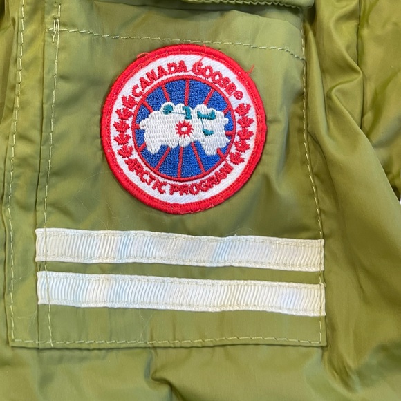 CANADA GOOSE Boys down parka - Picture 3 of 8